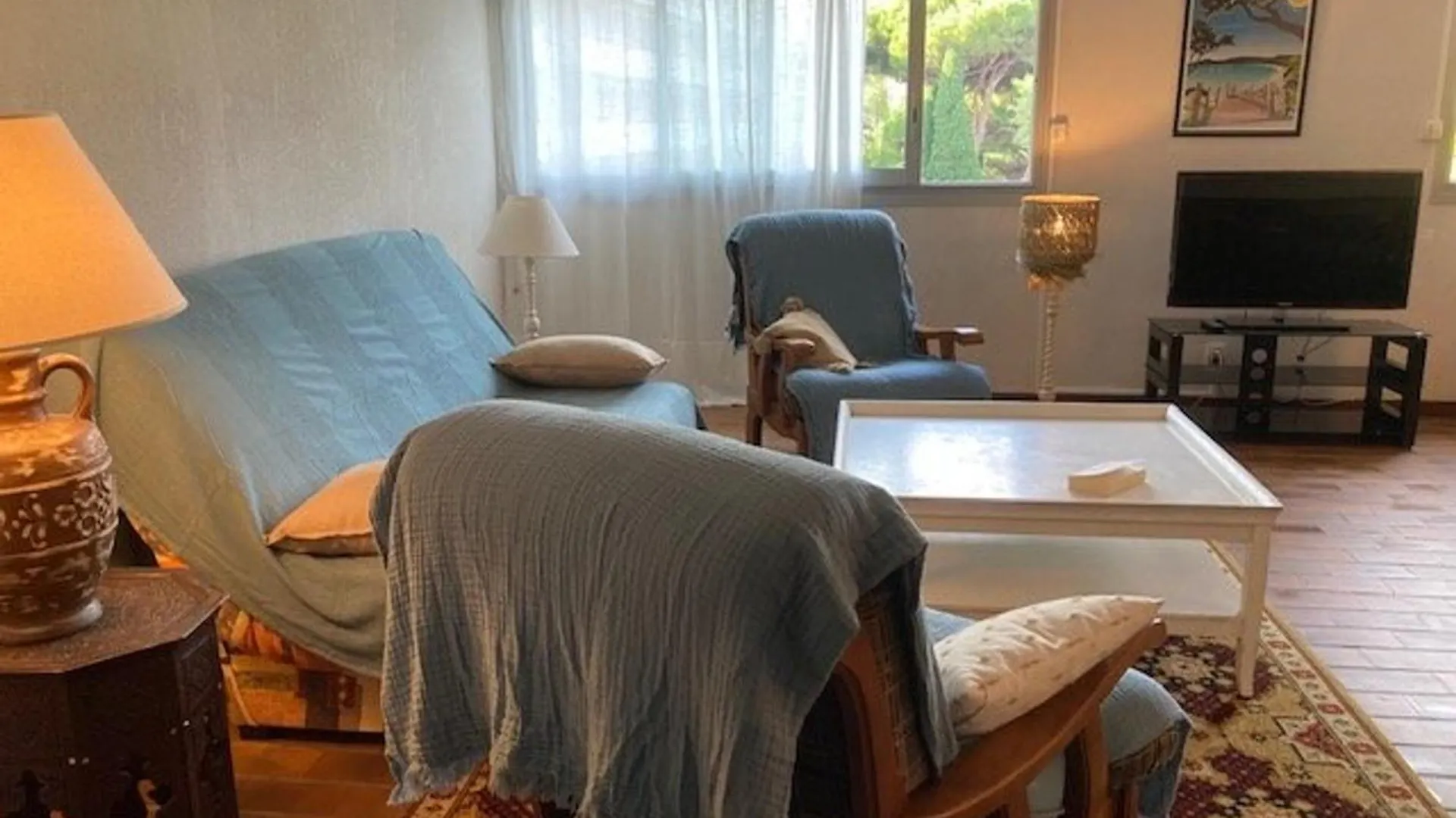 Lägenhet Appartement Climatise, Traversant Avec Parking Prive - Centre Ville Le Lavandou - Fr-1-308-193
