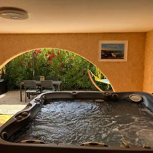 Bas De 70m2 Independant Avec Espace Jacuzzi Prive Le Lavandou
