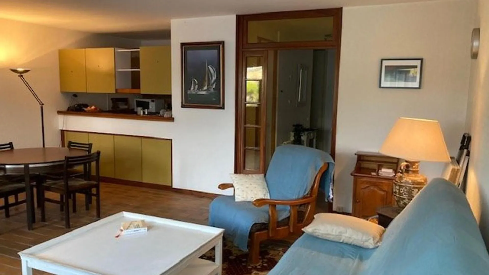 Appartement Climatise, Traversant Avec Parking Prive - Centre Ville Le Lavandou - Fr-1-308-193 0*,